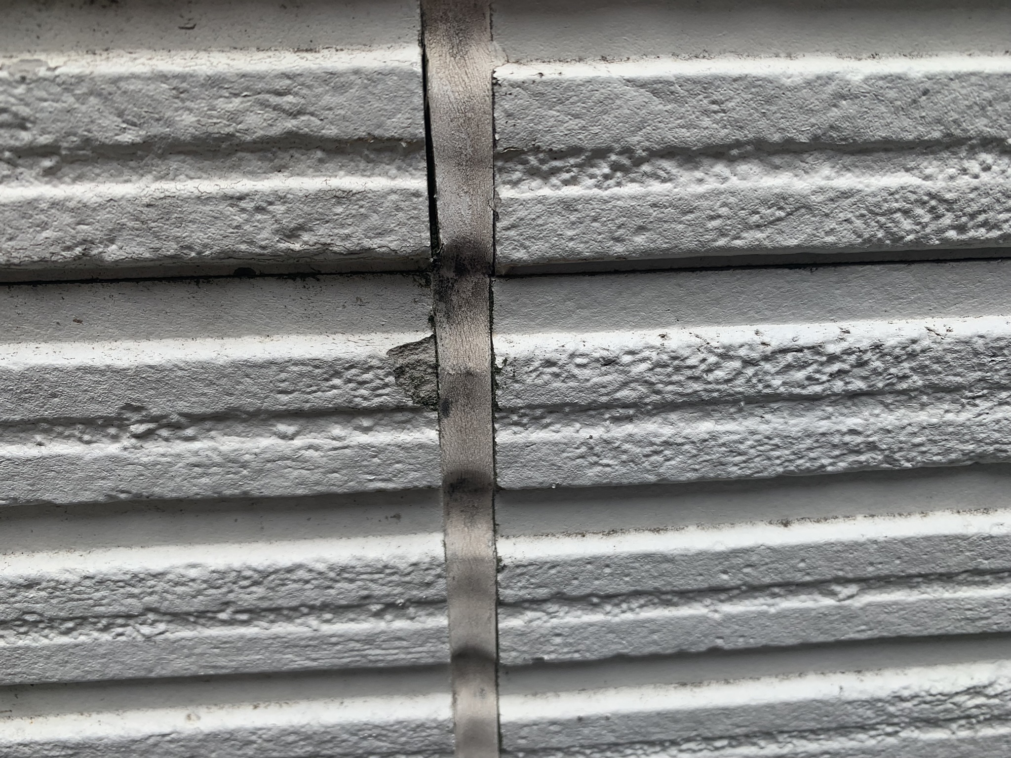 盛岡市S様邸塗装工事　コーキング1