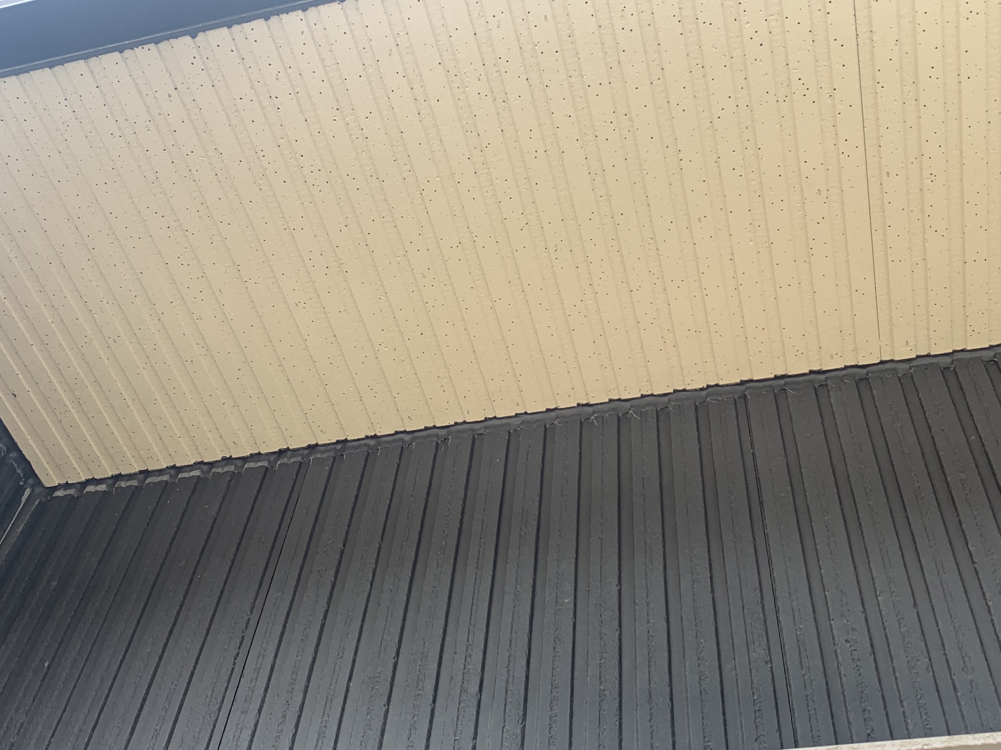 盛岡市S様邸塗装工事　軒天塗装前