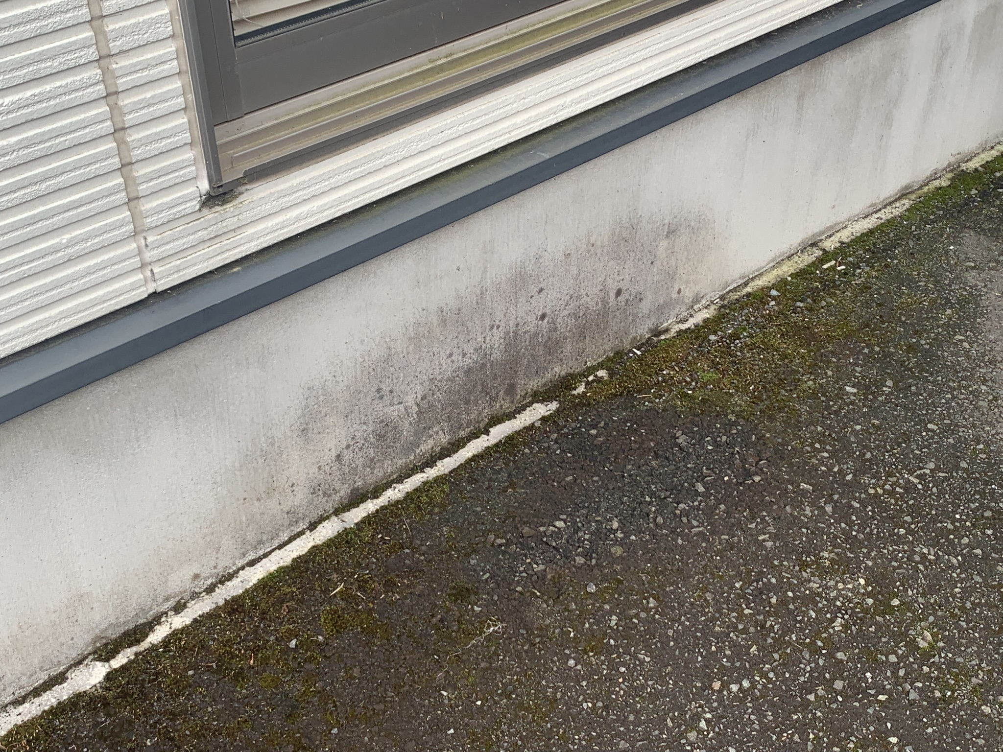 盛岡市S様邸塗装工事　基礎塗装前